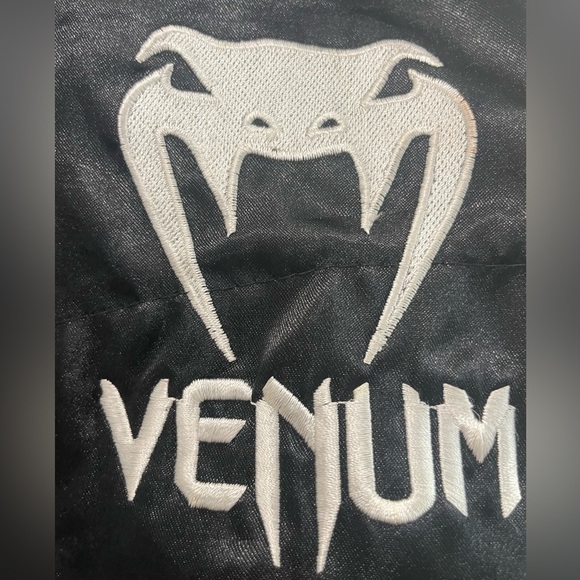 MMA fight boxing shows Venum Classic Muay Thai Short - Black/White mens size M - Picture 5 of 8